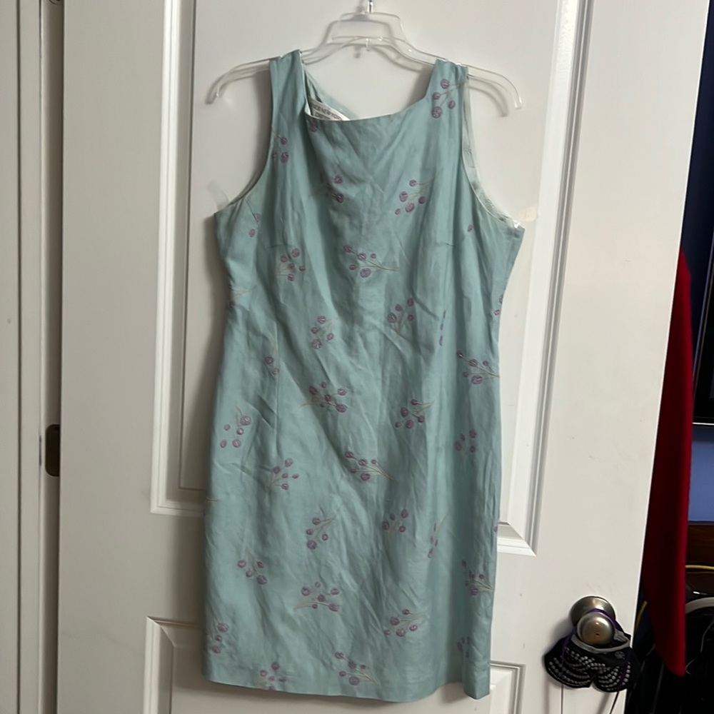 Lovely shift, pale aqua with lavender flower buds. Jones New York 12